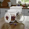 Bögre porcelán 3,6dl tetővel fémszűrővel, Lavender dobozban