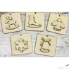 Kép 1/2 - Fa figura dísz karácsonyi figurákkal 7cm - négyzet 5db/cs