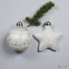 Karácsonyi fenyődísz gömb 24' Kézzel festett jeges csillámos D.8cm sdkae