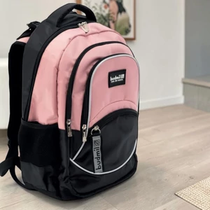 Budmil ergonómikus hátizsák26' Rózsaszín-Fekete 31x45x15cm 10110270/S1