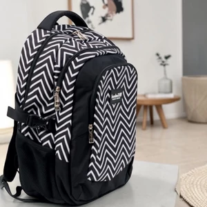 Budmil hátizsák 26' Fekete-Fehér Mintás 33x46x21cm 10110149/S102