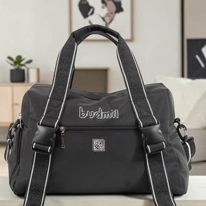 Budmil sporttáska 26 fekete 45x28x20cm 10080124-002261
