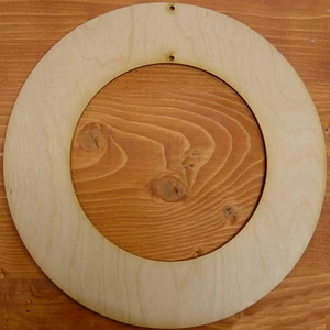Fa figura koszorú alap natúr 25cm