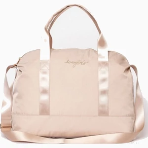 Heavy Tools Sport-utazótáska24 T24-777 Evissa24 Pearl 35x50x15 cm