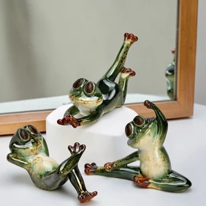 Jógázó béka porcelán 22cm, zöld figura,kézzel festett (3-féle) 1db/ár SDGW26