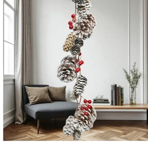Karácsonyi girland dekor 1,3m toboz+havas bogyók 2cmx5cmx130cm sdkae