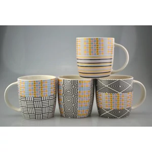 Bögre kerámai 350ml 4féle, csempe mintás, 8,6x8,9cm-es 