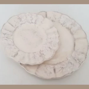 Tányér lapos kerámia 28,5x1,8cm virágos bordó lapostányér kézzel festett