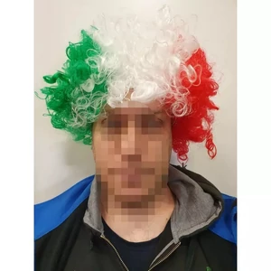 Party paróka Nemzeti színű göndör szúrkolói paróka