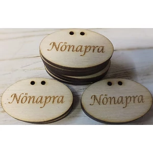 Tábla natúr felirattal Nőnapra ovális 4 cm 10db/cs