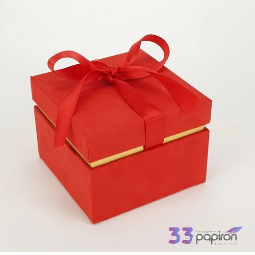 Díszdoboz masnival piros Méretek: mag.: 9cm , szél: 12cm