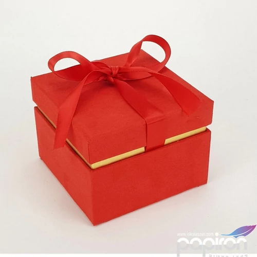 Díszdoboz masnival piros Méretek: mag.: 9cm, szél: 12cm 