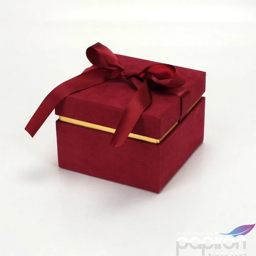 Díszdoboz masnival bordó Méretek: mag.: 9cm, szél: 12cm 