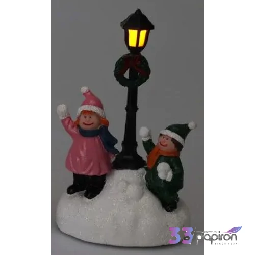 Téliváros karácsonyi dioráma ' LED-del, téli jelenet lámpással : 8x6x13 cm kpm müködtetés elemmel