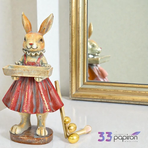 Nyuszi figura 22cm tálcával piros/zöld ruhában exkluzív termék (2-féle)1db/ár SDGW26 tavasz húsvét