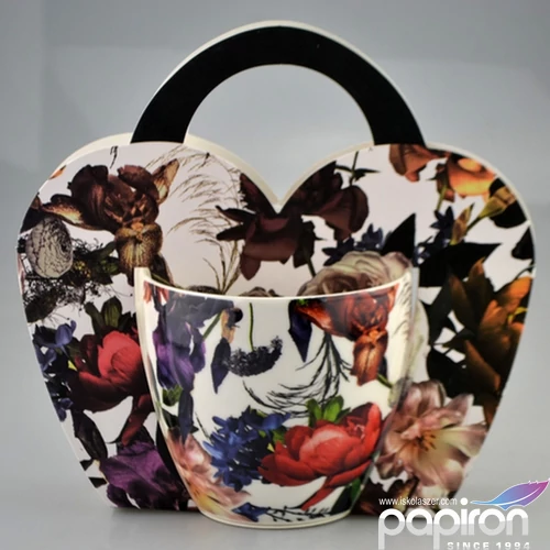 Bögre porcelán 460ml White Roses mintás bögre díszcsomagolásos Porcelán