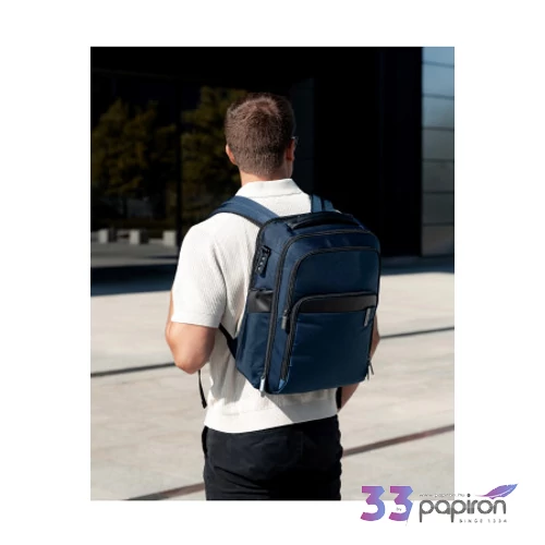 Samsonite Evosight hátizsák utcai viselet közben