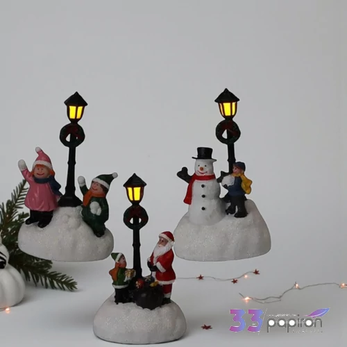 Téliváros karácsonyi dioráma ' LED-del, téli jelenet lámpással : 8x6x13 cm kpm müködtetés elemmel